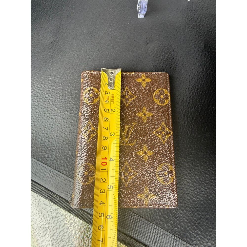 Louis Vuitton vintage passport holder - Picture 10 of 12